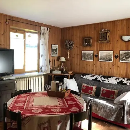 Di Fianco Agli Impianti Di Risalita * Champoluc
